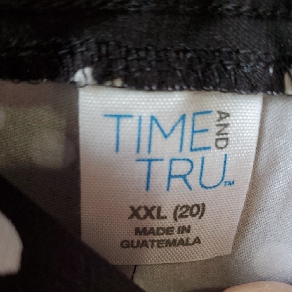 Time and Tru Millenial 4 Imch Pull On Black and White Polka Dot Shorts - Picture 2 of 6